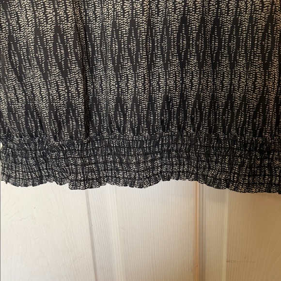 Black and Gray Patterned Women's Top - Picture 2 of 5